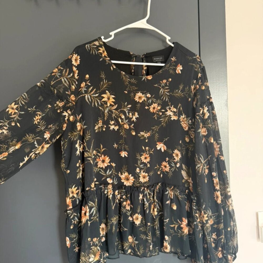 Blouse flowers see through sleeves